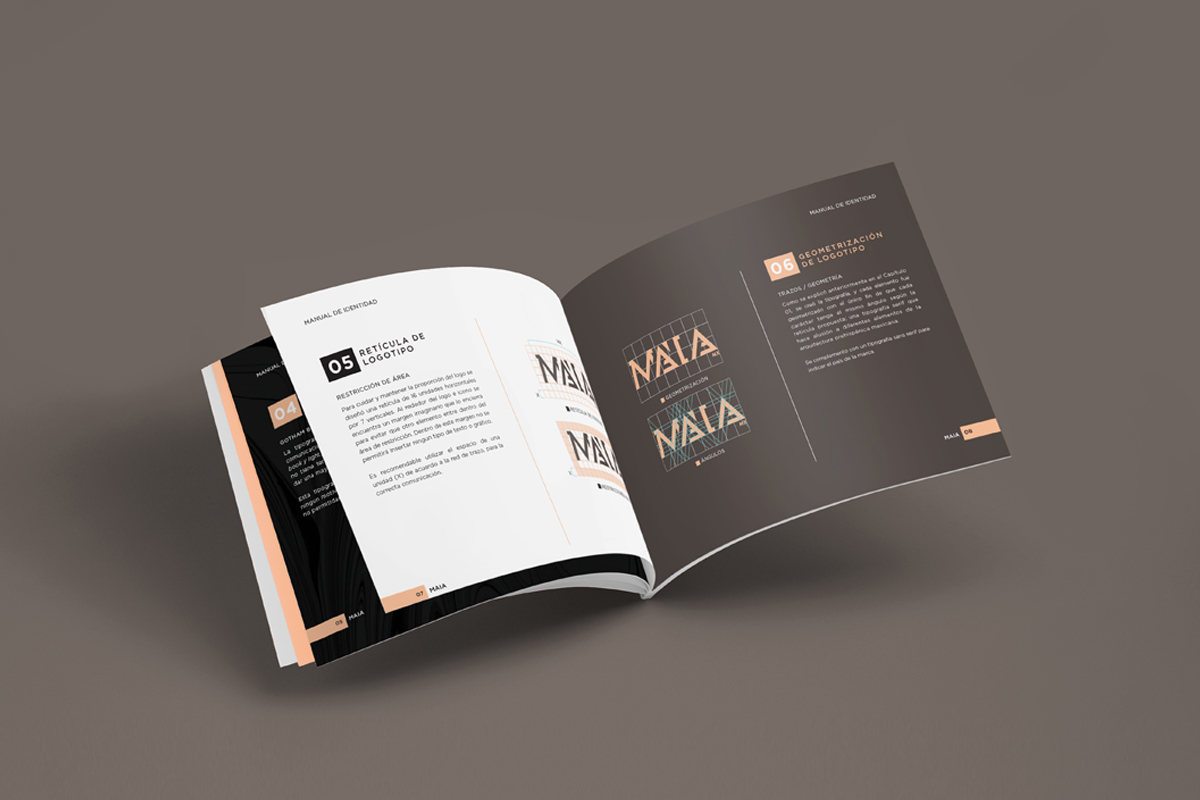 Montaje del brandbook de Maia abierto.