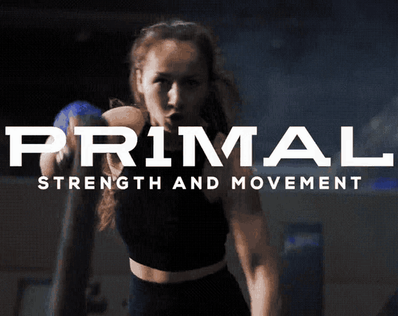 Proyecto PRIMAL — atleta con el rótulo «PR1MAL — Strength and Movement»